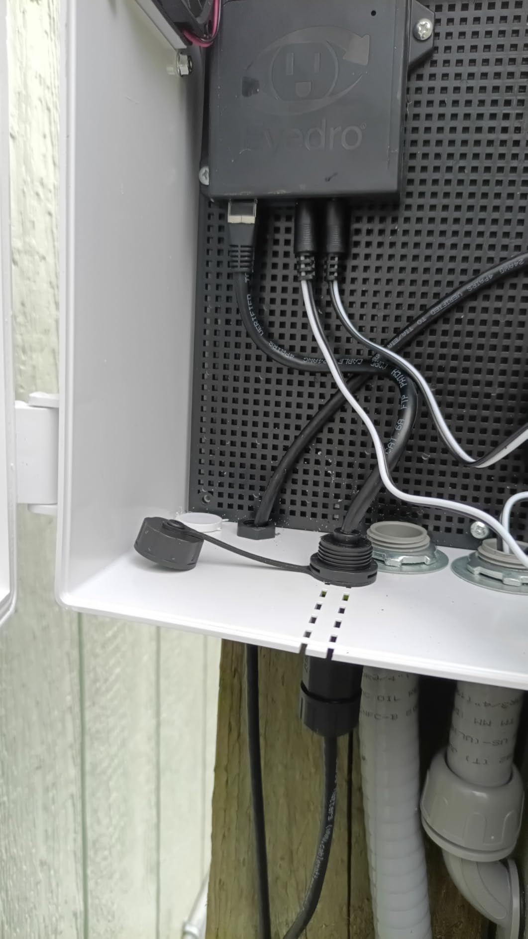Joinfworld White Outdoor Electrical Box Waterproof Nema Enclosure 16x11x6 Plastic WiFi Box with Fan Vented Dust Screen