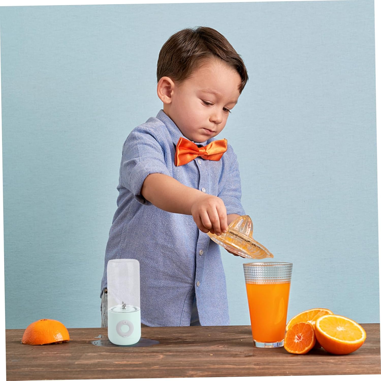 KICHOUSE 1pc Portable Mini Juice Maker Usb Rechargeable Fruit Squeezer for Home Use Easy to Juicer Skid Design for Fresh Juice Extraction for Oranges Lemons and