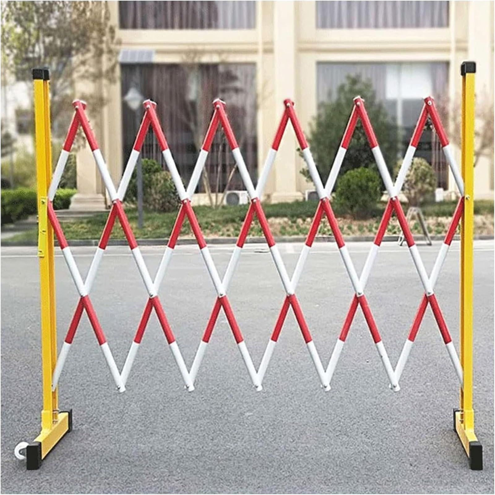 Barrière de signalisation portable et rétractable pour la sécurité routière