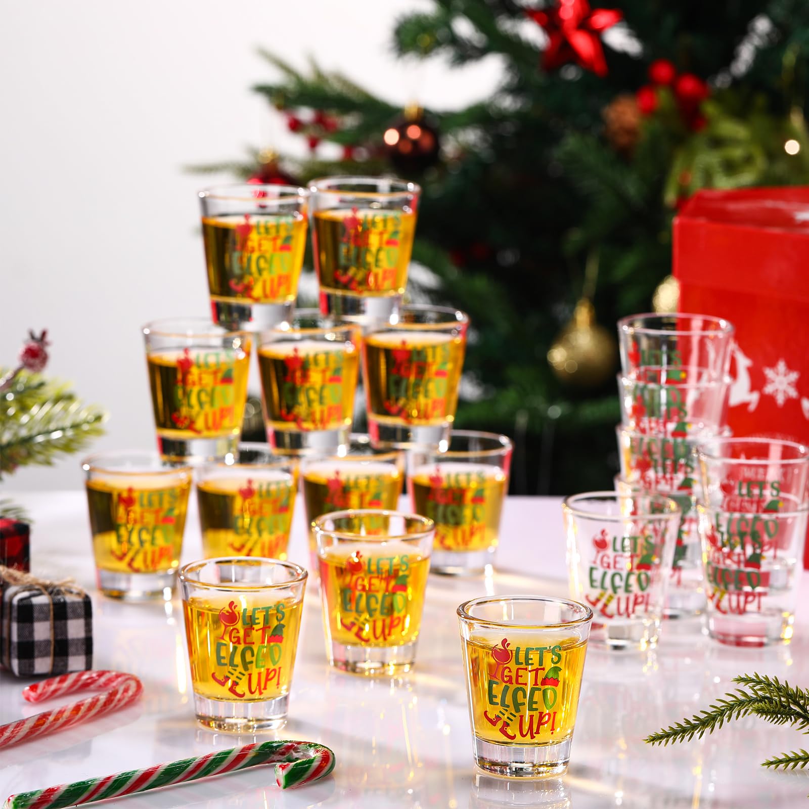 Tioncy Lot de 24 verres à shot transparents de Noël de 56,7 g avec impression « Happy Holiday » - Verres à cocktail amusants et cool pour décoration de table de Noël - Cadeau amusant