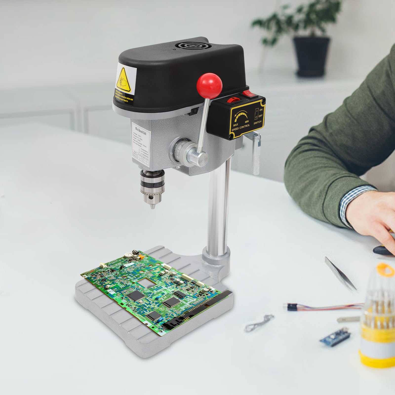 Mini Trapano da Banco 340W a Basso Rumore con Tre Velocità Regolabili Trapano Portatile per Forare Legno, Pannello di Plastica, Pannello di Resina per Uso Domestico e Commerciale (Argento)