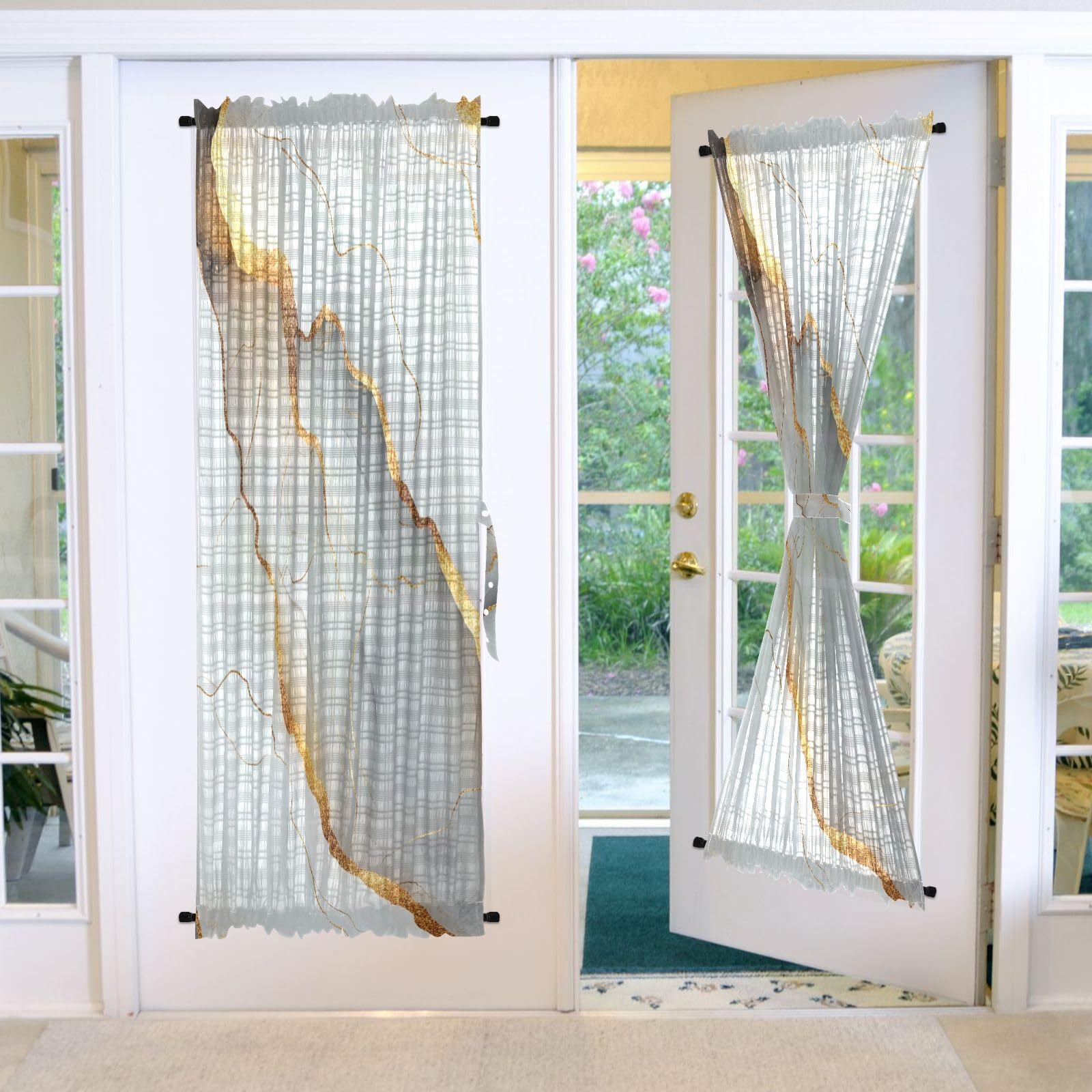 Rideau de porte marbre blanc pour une baie vitrée de salon