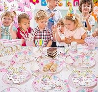 Vista 7 de suministros de fiesta de cumpleaños incluyendo platos, tazas, popotes y manteles para fiesta de cumpleaños, servicio para 16 invitados