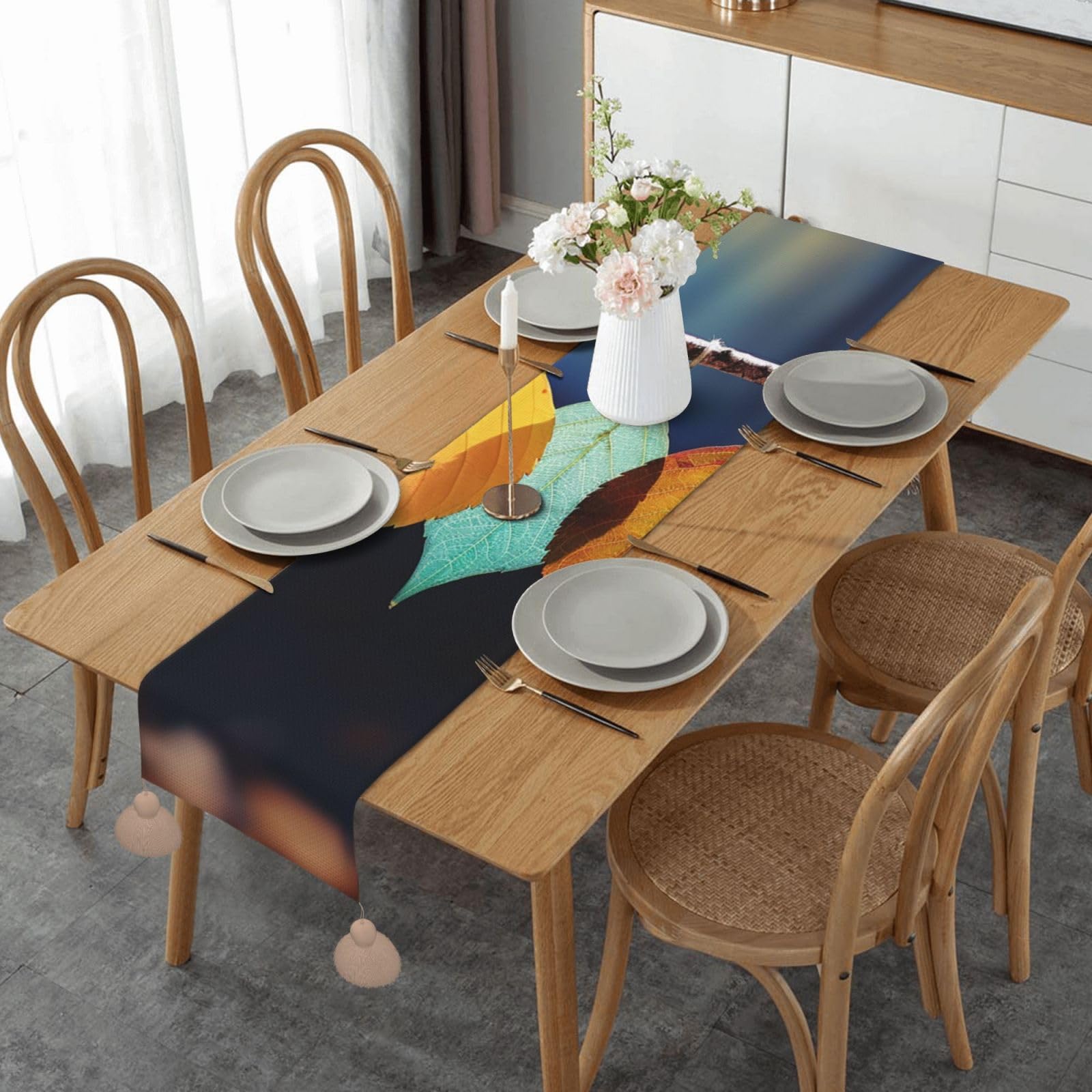 Chemin de table en lin anti-pli pour rajeunir une table de cuisine terne