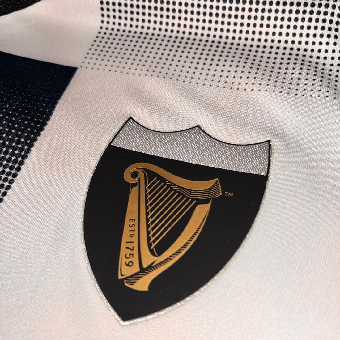 Guinness Retro-Performance-Sportshirt, kariert, Schwarz und Creme