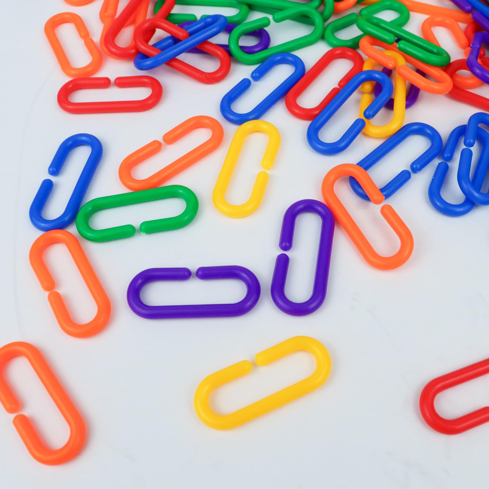 100 szt. plastikowy łańcuch dla ptaków, kolorowe klipsy C, plastikowy łańcuch dla ptaków, do huśtawki, wspinaczki, łańcuszka, papugi, ptaków, zabawka dla papugi, ptaków, (wielokolorowe)