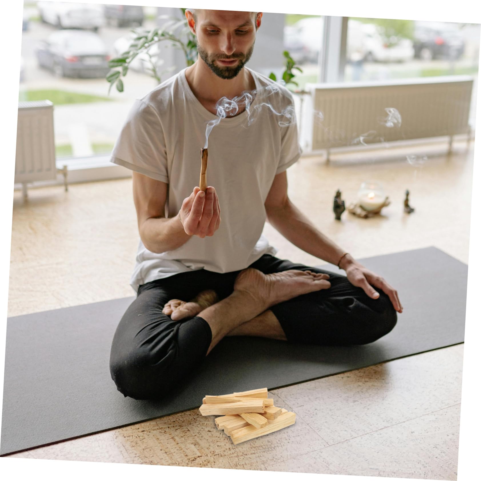 Varillas de Incienso Naturales de Palo Santo de Madera 100 G | Aroma Natural, Alta Resina, para Meditaciones y Yoga, Formato en Palos para Quemar y Limpiar el Humo