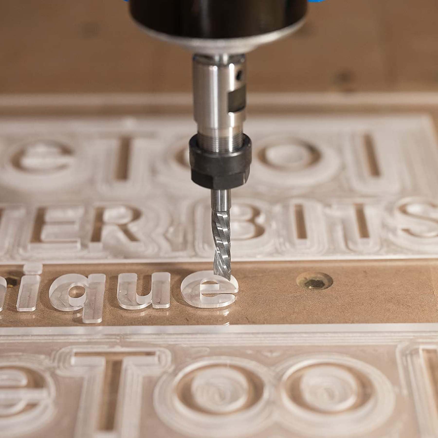 SpeTool 5 Stück Alu Fräser 4 mm (1/6") Schaft CNC Holz VHM 22mm Schnittlänge Schaftfräser für Aluminium und Kunststoff