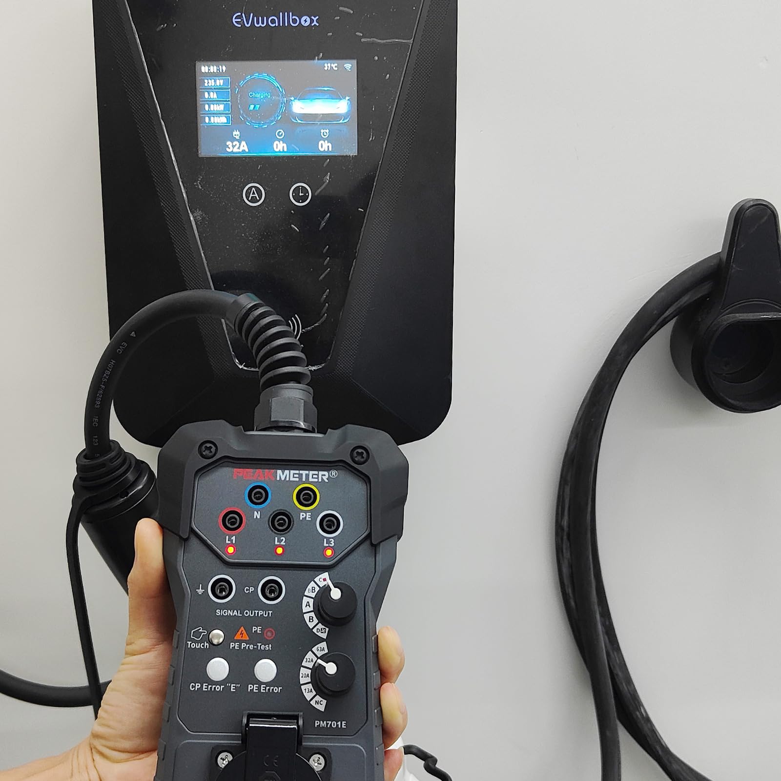Adaptateur EVSE, test de station de charge de type 2, analogique PP et CP | EVSE testeur multimètre et oscilloscope connectables, prise schuko intégrée, LED intégrée pour indicateur de phase