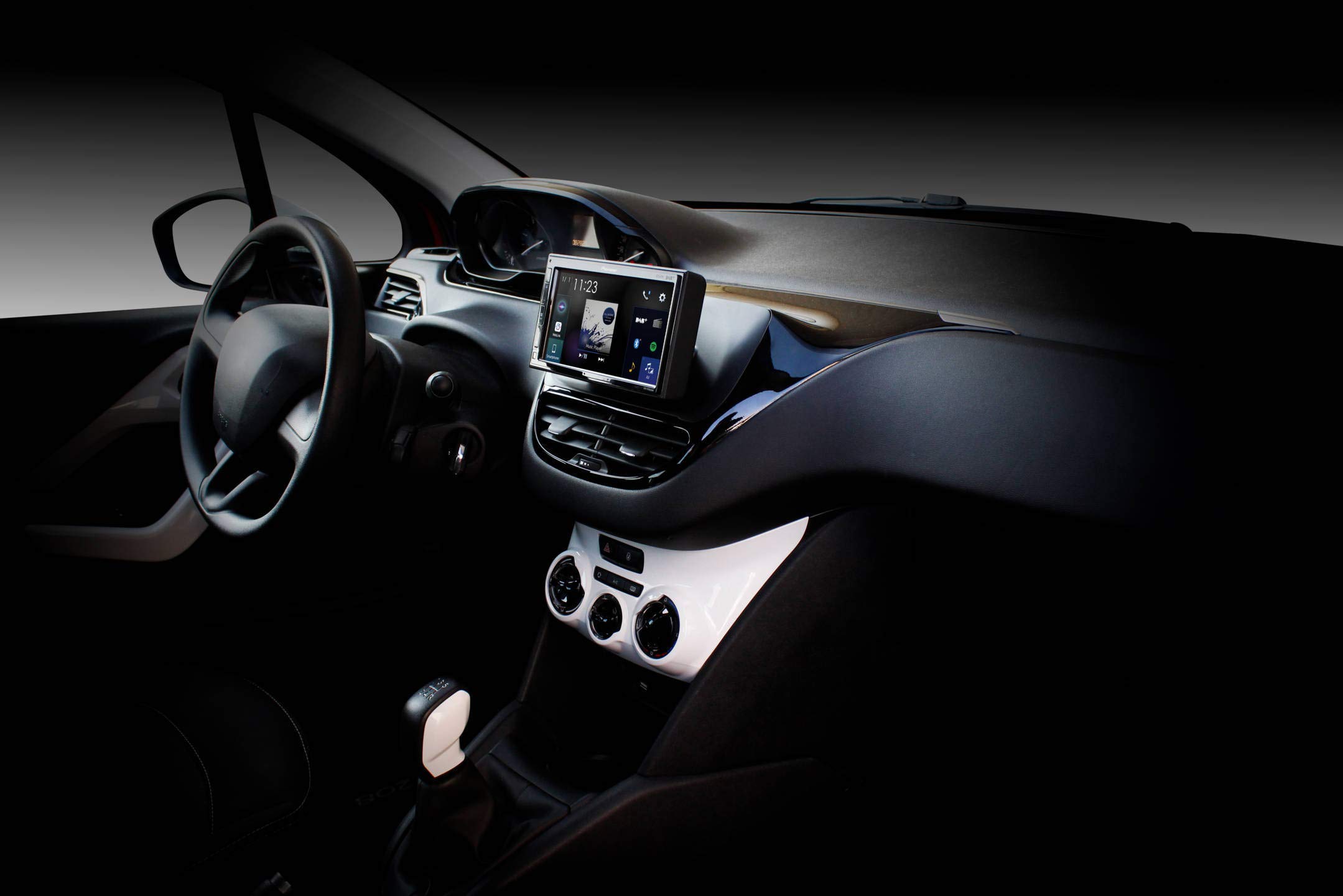 Pioneer SPH-EVO62DAB-208 Mediacenter do Peugeot 208/2008 – ekran dotykowy 6,8", szybkie ładowanie USB, Apple CarPlay, Android Auto, radio cyfrowe DAB/DAB+, Bluetooth, 13-pasmowy korektor