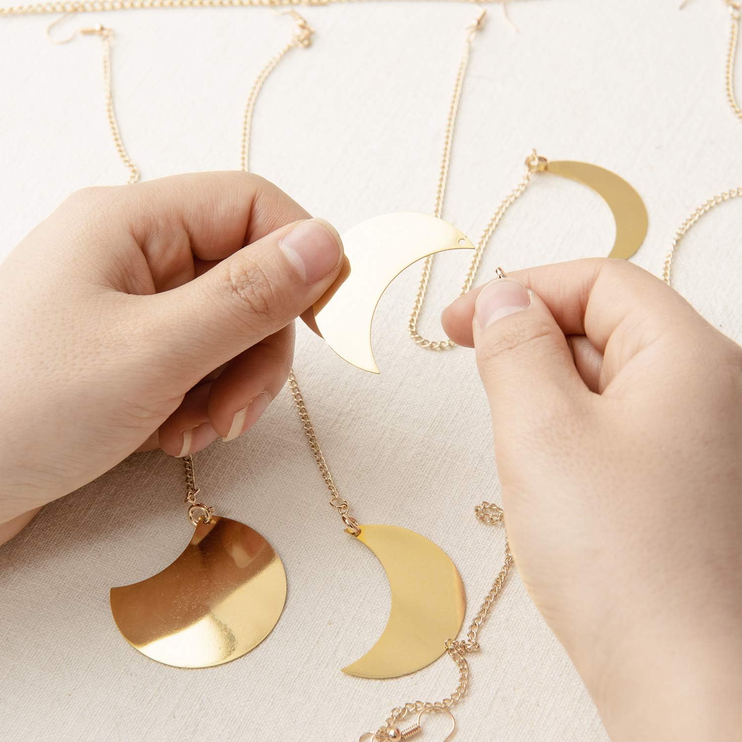 Calculs Original Boho Gold Shining Moon Phase Wall Hanging Ornaments Moon Hang Art Room Decor for Wedding Retro Style Home Wall Decorations