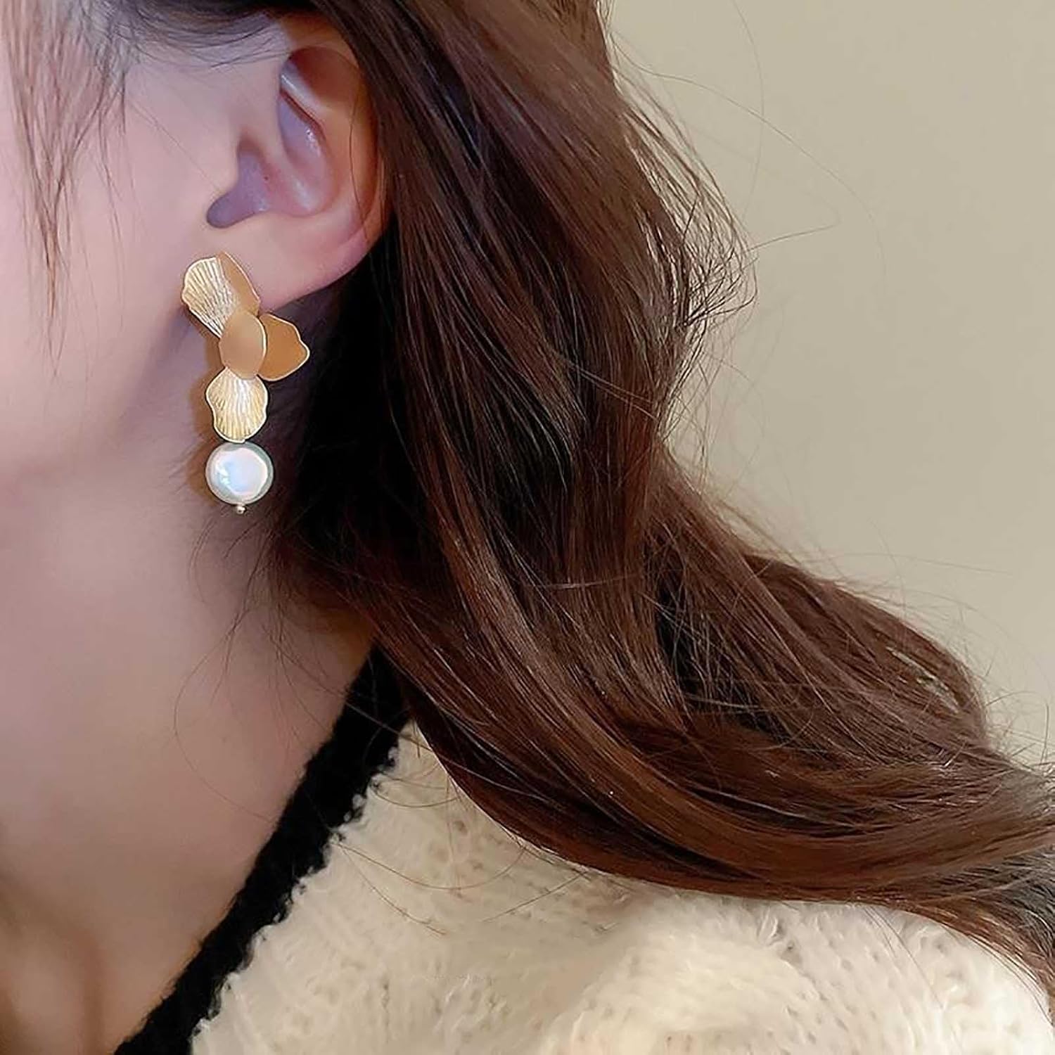 Andelaisi Boho Flower Pearl Drop Earrings Gold Pearl Flower Earrings Vintage Pearl Dangle Earrings Baroque Pearl Earrings Jewelry for Women - Image 3