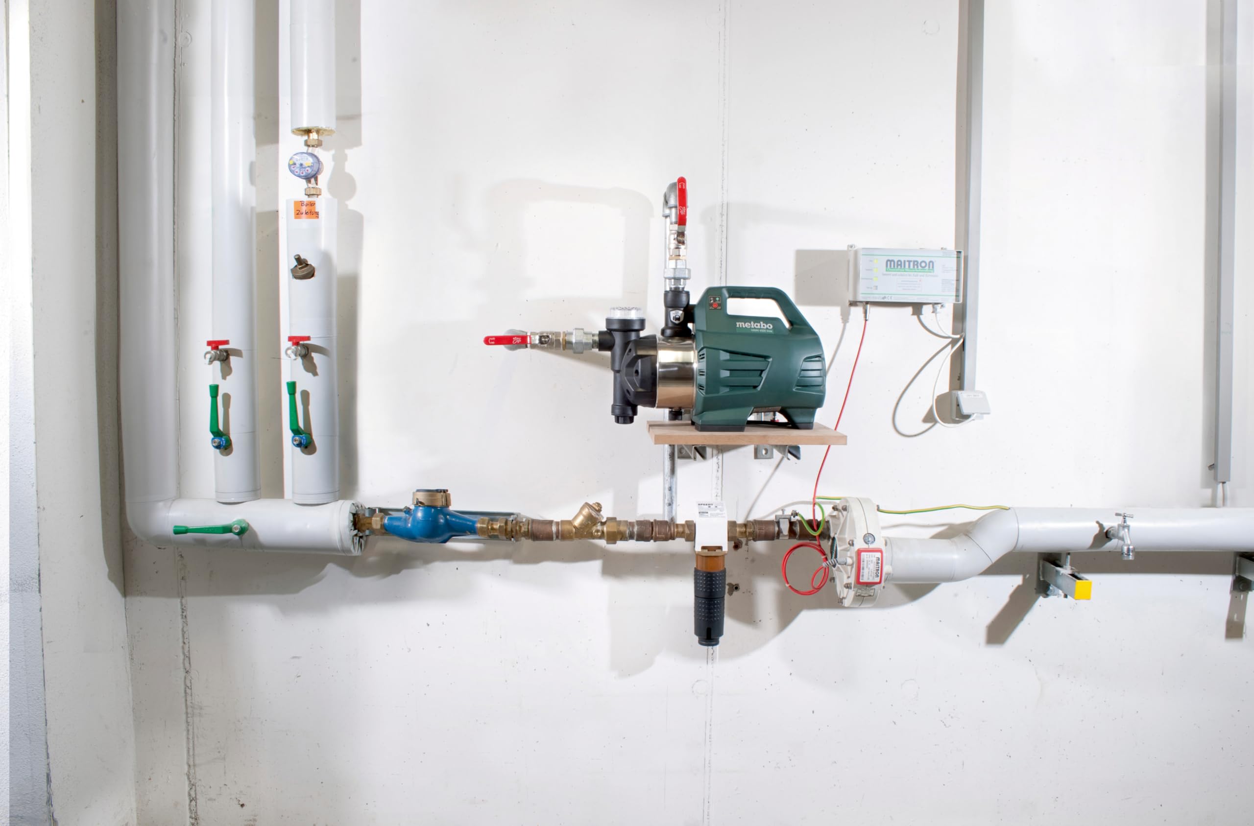 metabo Hauswasserautomat HWAI 4500 Inox, Elektrische Wasserpumpe, 1300 Watt | HWA Hauswasserversorgungspumpe für Garten und Haus, 4,8 bar, 4500 l/h, Inox-Gehäuse, Inkl. Filterschlüssel und Dichtband