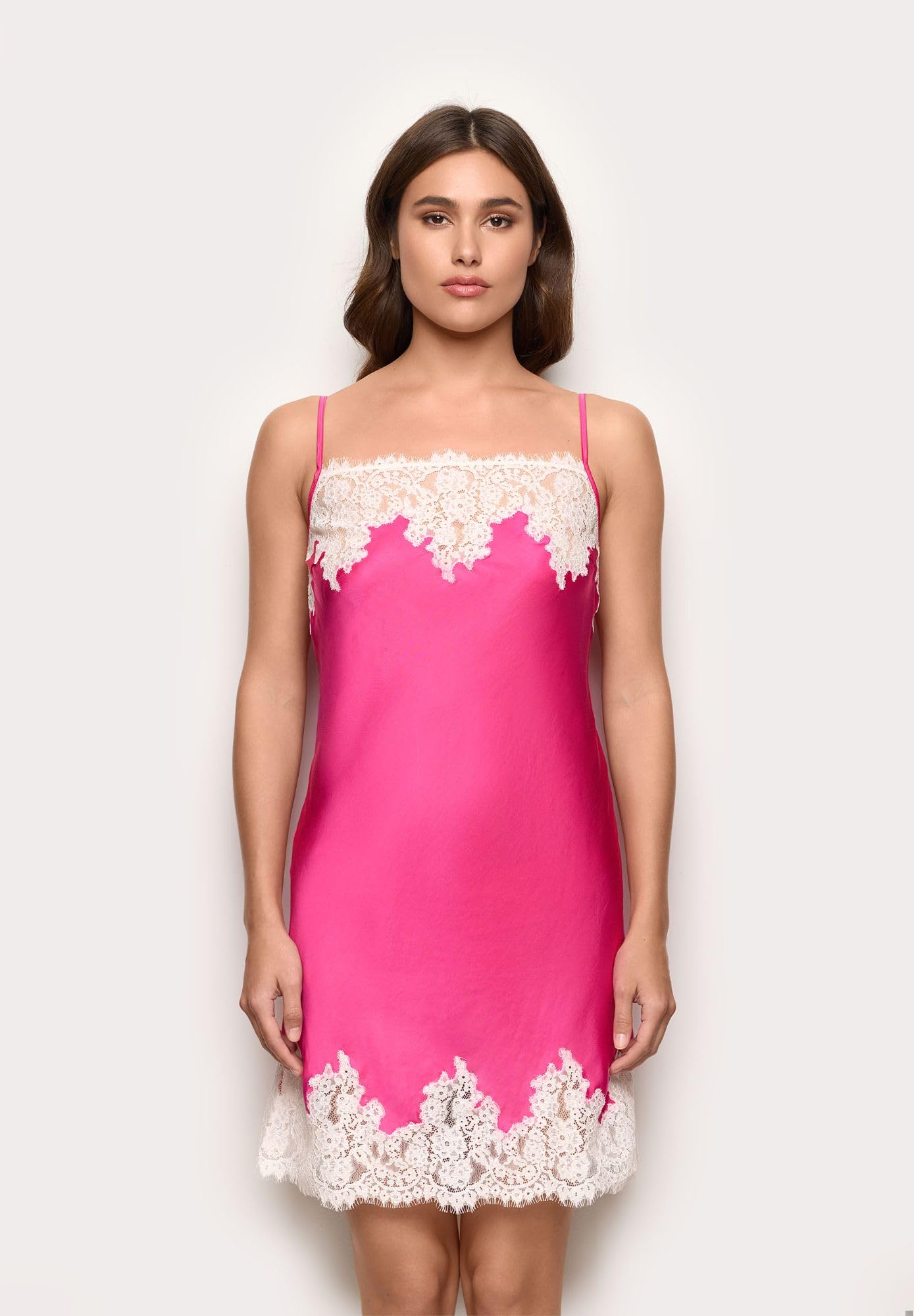 YAMAMAY - Camicia da Notte in Raso con Ricami in Pizzo, Donna,Raso di Viscosa Morbido e Luminoso, Impreziosito da delicati Inserti in Pizzo