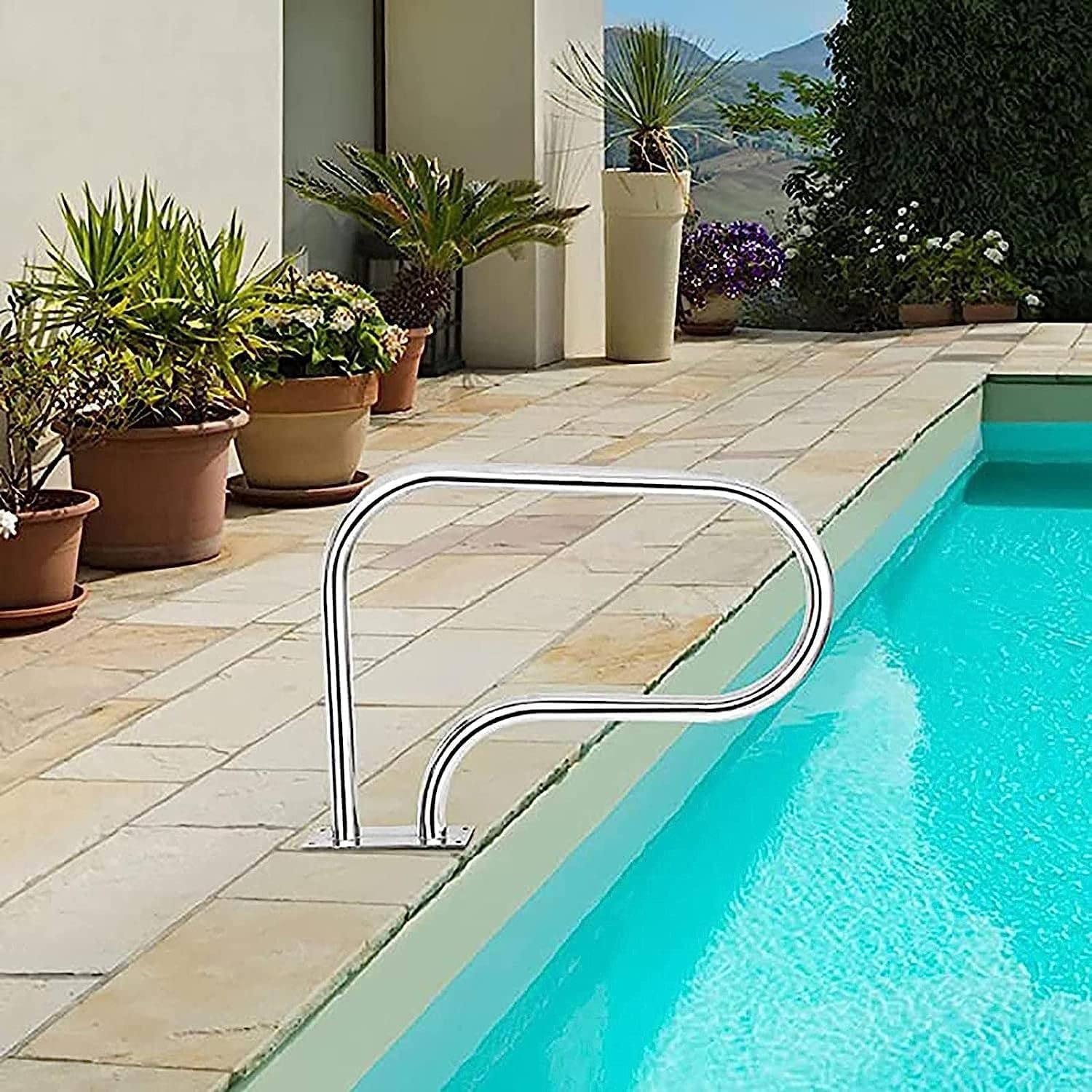Main courante de piscine en acier inox pour sécuriser votre bassin cet été