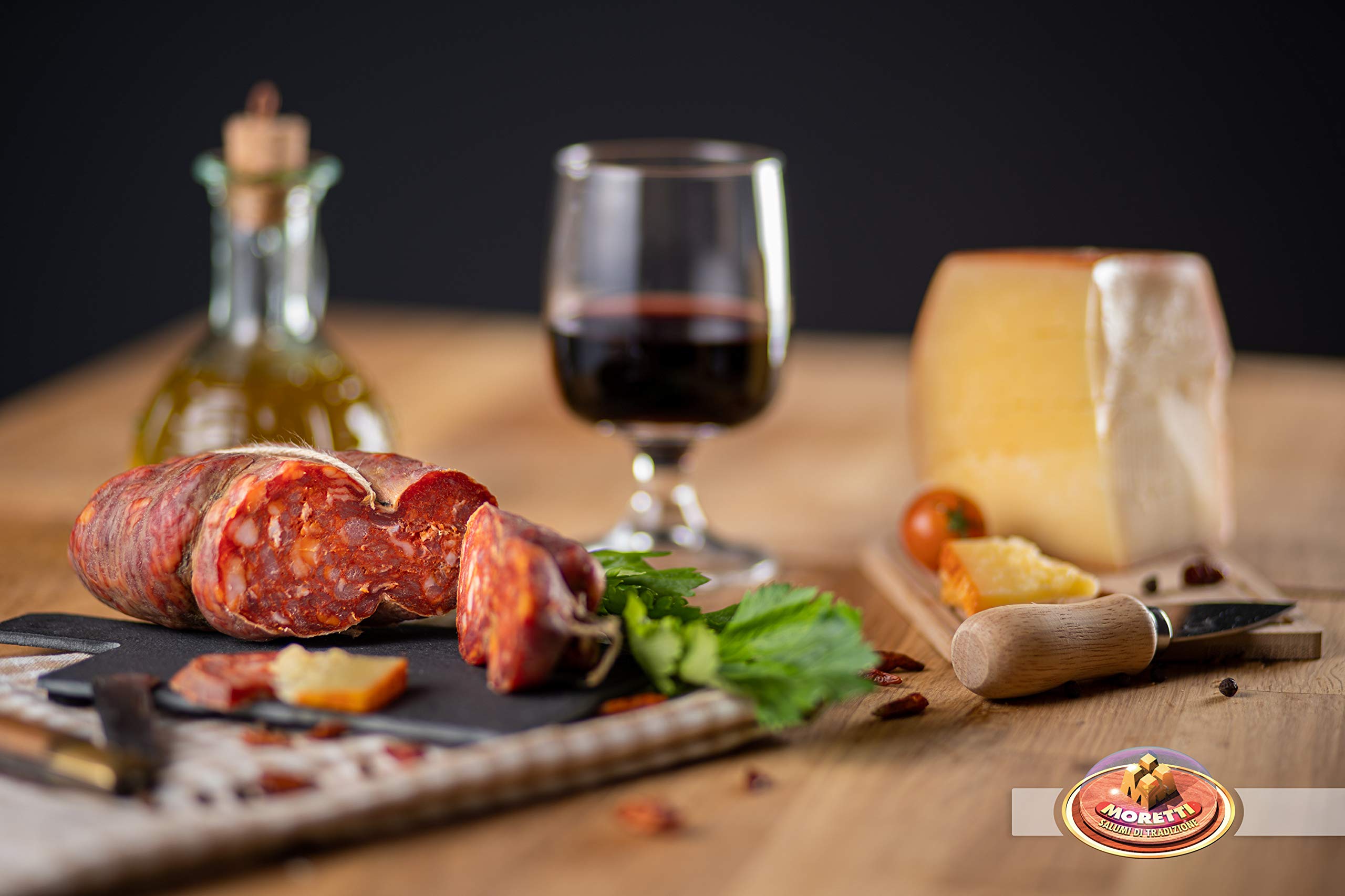 Moretti® | Soppressata assaisonnée artisanale | 600g / 700g Sous Vide 2 Packs | piment calabrais | Salami traditionnel | Planche à découper en bois cadeau (épicé) - 4