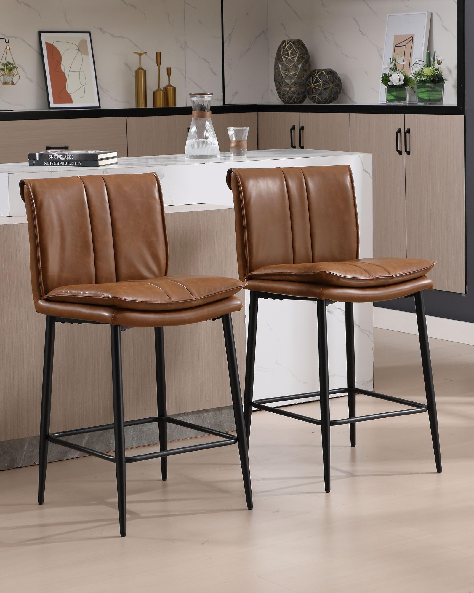 Juego de 2 Taburete de Bar de Cuero con L-Shaped Respaldo y Cojin Suave, Taburete Alto con Patas de Metal, Taburete de Cocina para Salon/Bar/Restaurante,Marron