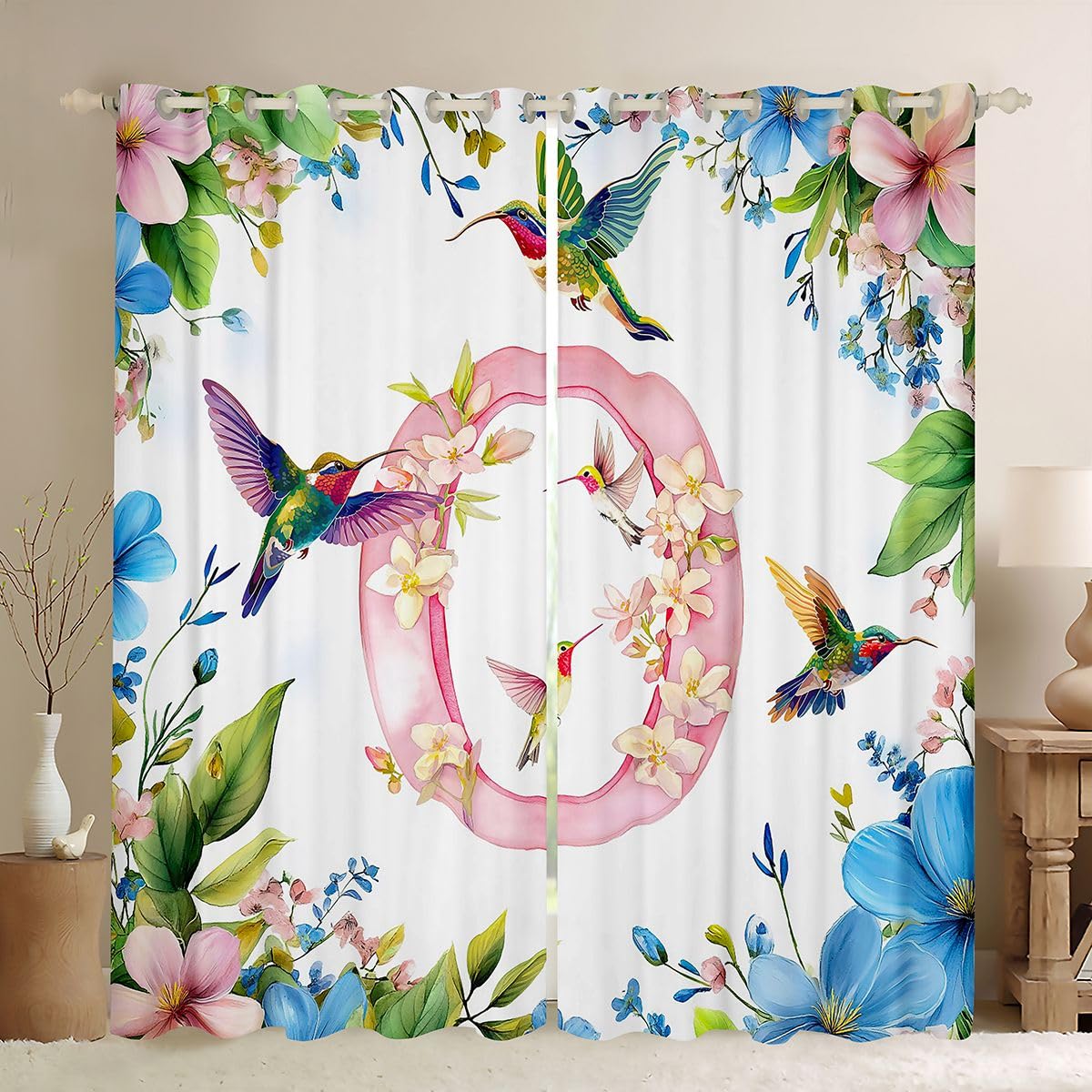 Rideaux voilage fleurs pour tamiser la lumière de la chambre à coucher