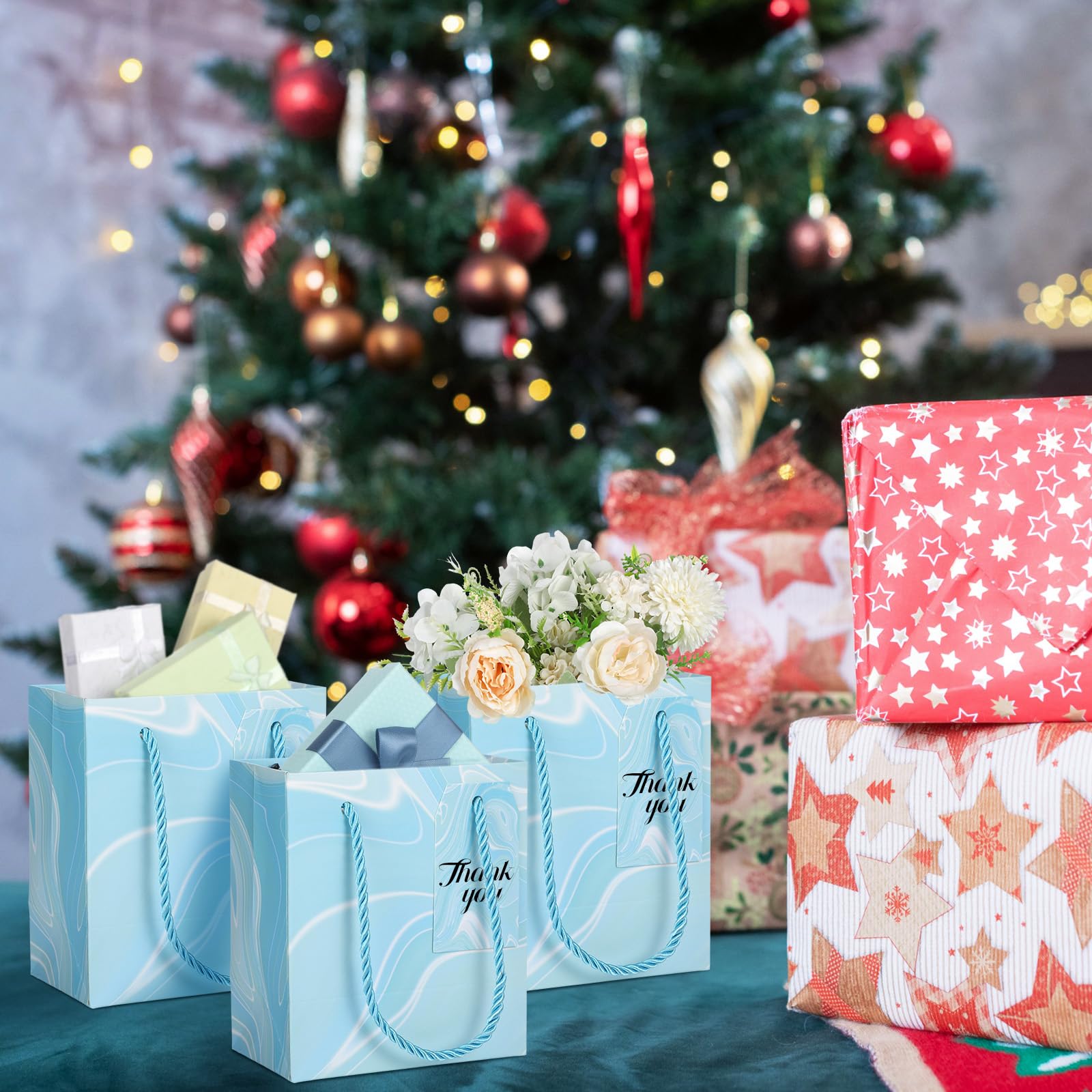 Zhanmai 80 mini bolsas de regalo de Navidad con etiquetas, bolsas de papel de 4.3 x 2.5 x 5 pulgadas con asas, bolsas de regalo de tamaño pequeño a granel para fiestas de Navidad, bolsas de recuerdos