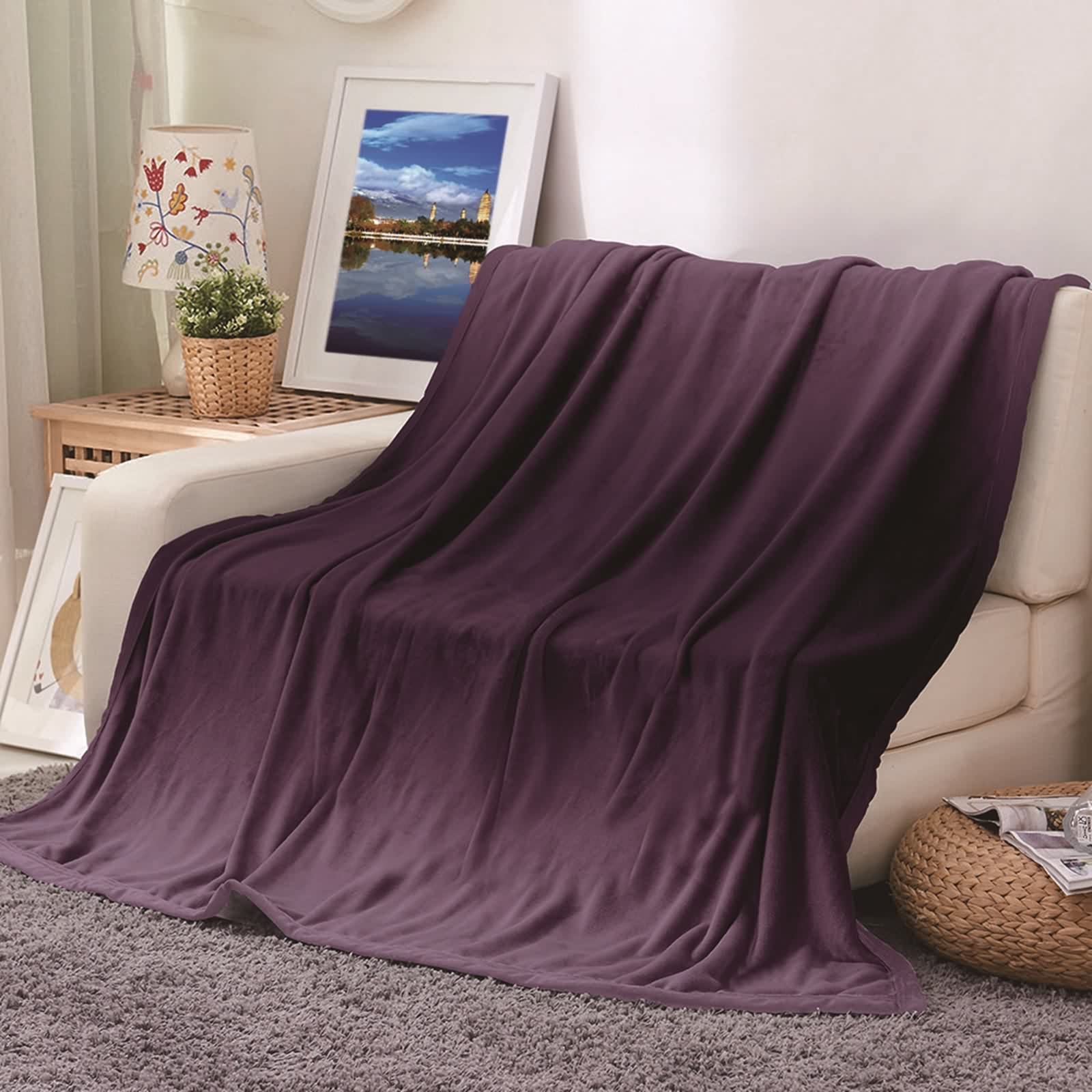 Couverture polaire douce KnSam en flannel idéale pour se réchauffer sur le lit