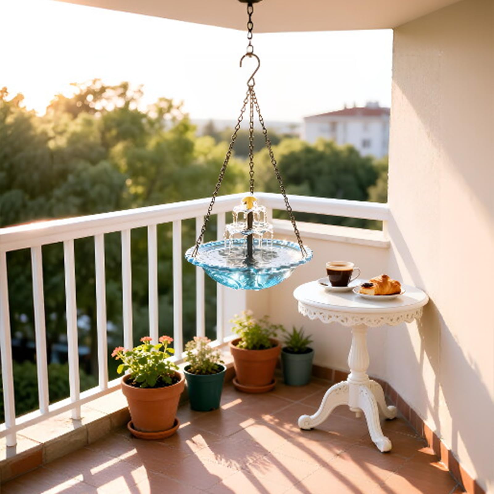 Vogeltränke Hängend mit Solarbrunnen, Solar Vogeltränke Balkon, Vogelbad Garten zum Aufhängen, Wassertränke für Vögel mit Springbrunnen Wasserspiel,Metall Trinkschale Vögel für Garten Hof Outdoor (A)