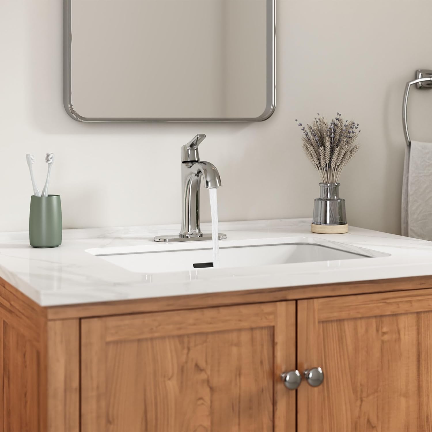 Polished Chrome Single-Handle Bathroom Faucet with Drain Assembly