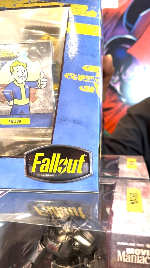Amazon.com: McFarlane Toys Movie Maniacs - Fallout Vault Boy