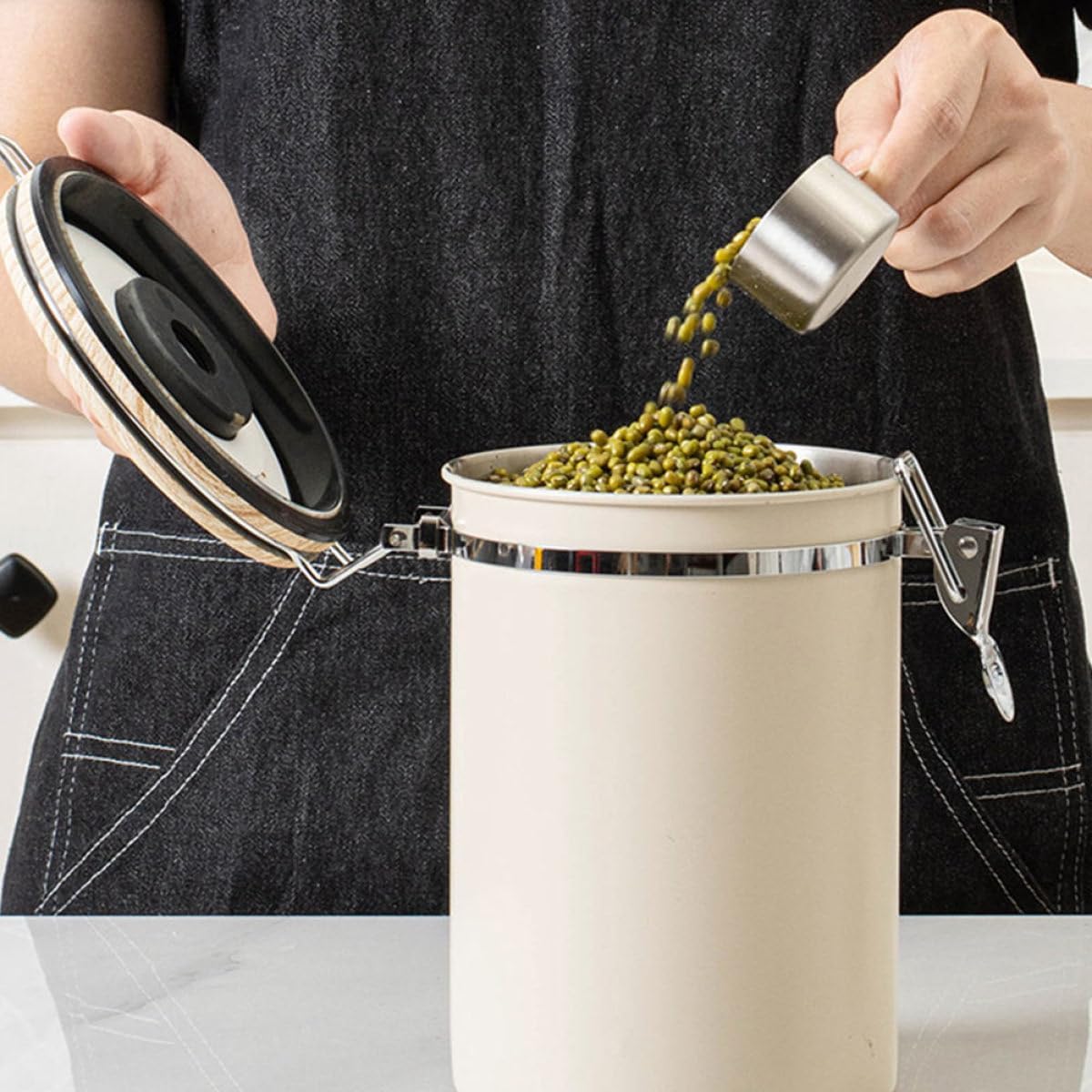 Multi-function Airtight Tea Storage Container with Date Tracker and Scoop 1.8l Sealed Kitchen Canister for Coffee Beans and Dried Fruits Household Food Jar