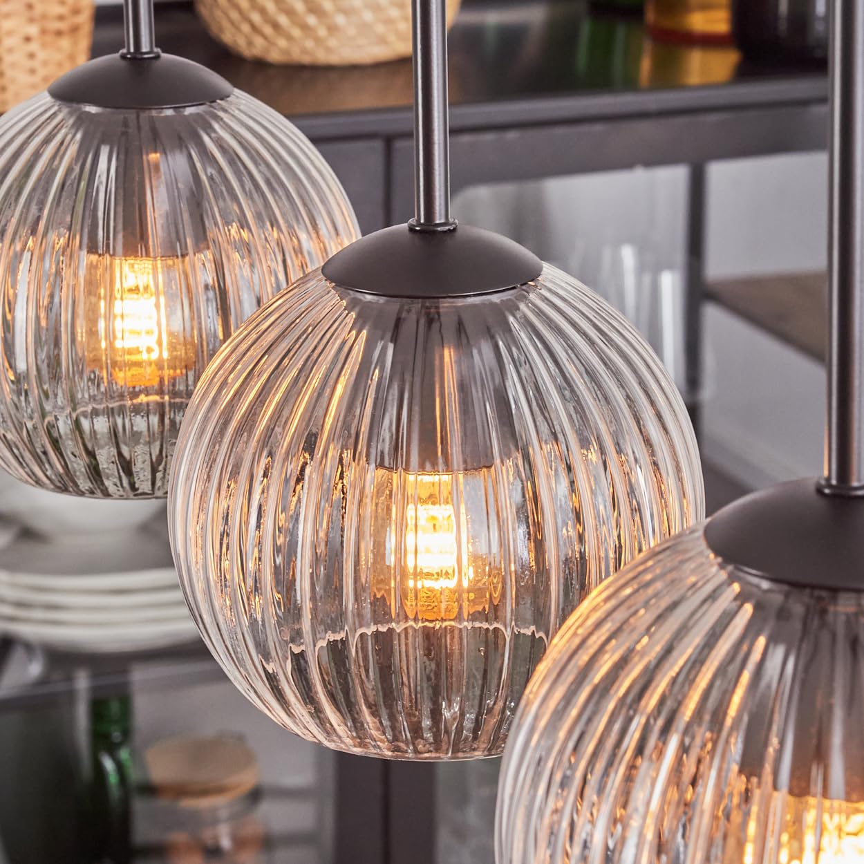 Pendelleuchte Koyoto, Hängeleuchte aus Metall/Riffelglas in Schwarz/Klar, Leuchte im modernen Retro/Vintage-Design mit Schirmen aus Glas (Ø 15 cm), Höhe max. 135 cm, 5 x E27, ohne Leuchtmittel