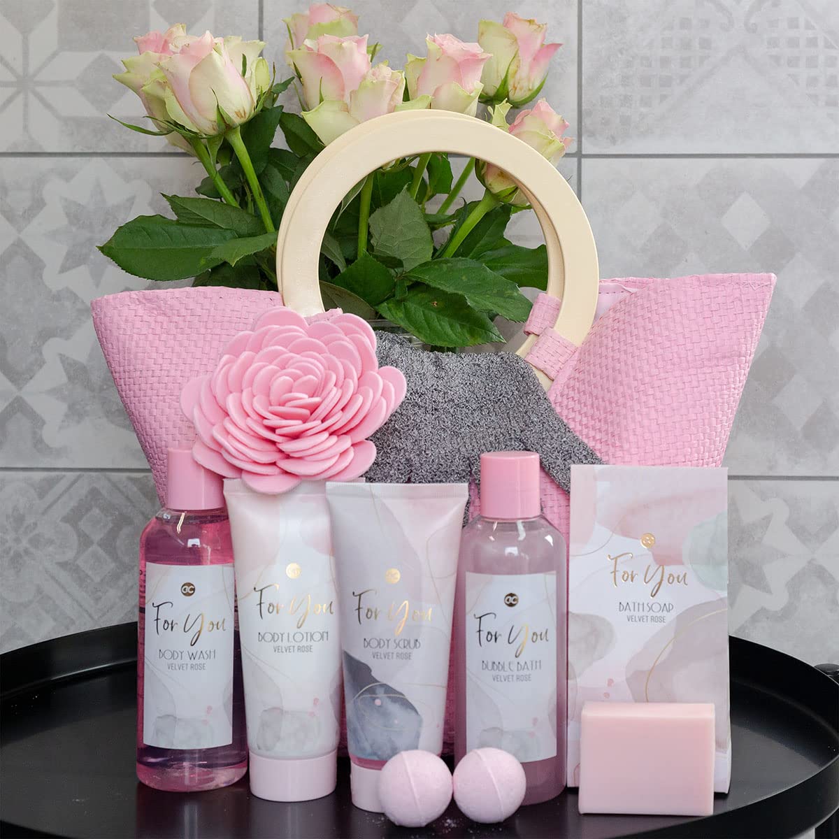 Set da bagno Accentra PINK ROSE in borsa, gel doccia, lozione per il corpo, bagnoschiuma, scrub corpo, sapone, bomba da bagno, spugna e guanto esfoliante, set regalo benessere per donna