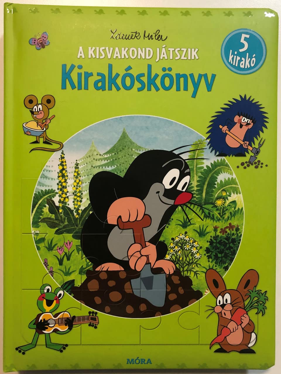 Kisvakond játszik kirakóskönyv / Krtek Little Mole Puzzlebook