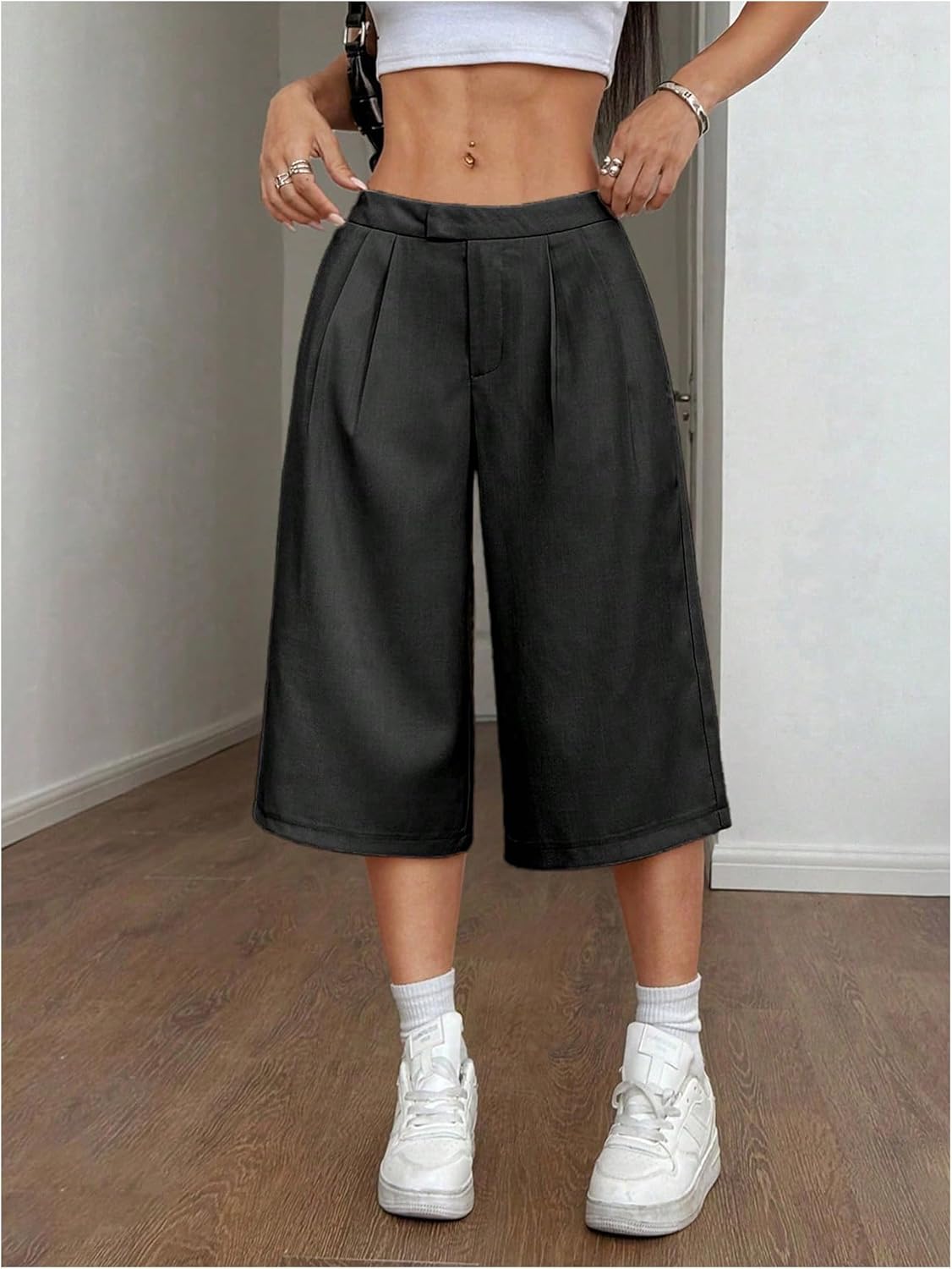 OYOANGLE Women's Pleated Bermuda Cropped Pants Low Waisted Loose Wide Leg Dressy Shorts with Pocket - Image 4