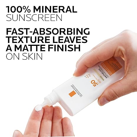 La Roche-Posay Anthelios Sunscreen SPF 40, Ultra-Light Fluid Broad Spectrum SPF 40, Face Sunscreen with Titanium Dioxide Mineral, Lightweight & Fast-Absorbing, Oil-Free, Matte Finish