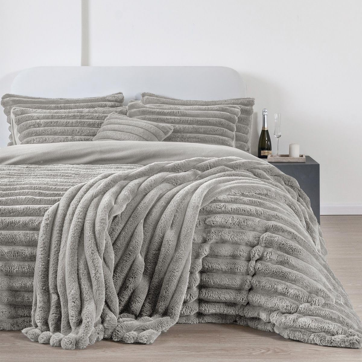 KARKARM Chunky Ribbed Duvet Cover, Ultra Soft Cosy Big Cord Plush Teddy Sherpa Fleece Duvet Cover Sets with Pillow Case, Thermal Warm Fluffy Corduroy Bedding Set (Silver Grey, Double Duvet Set)