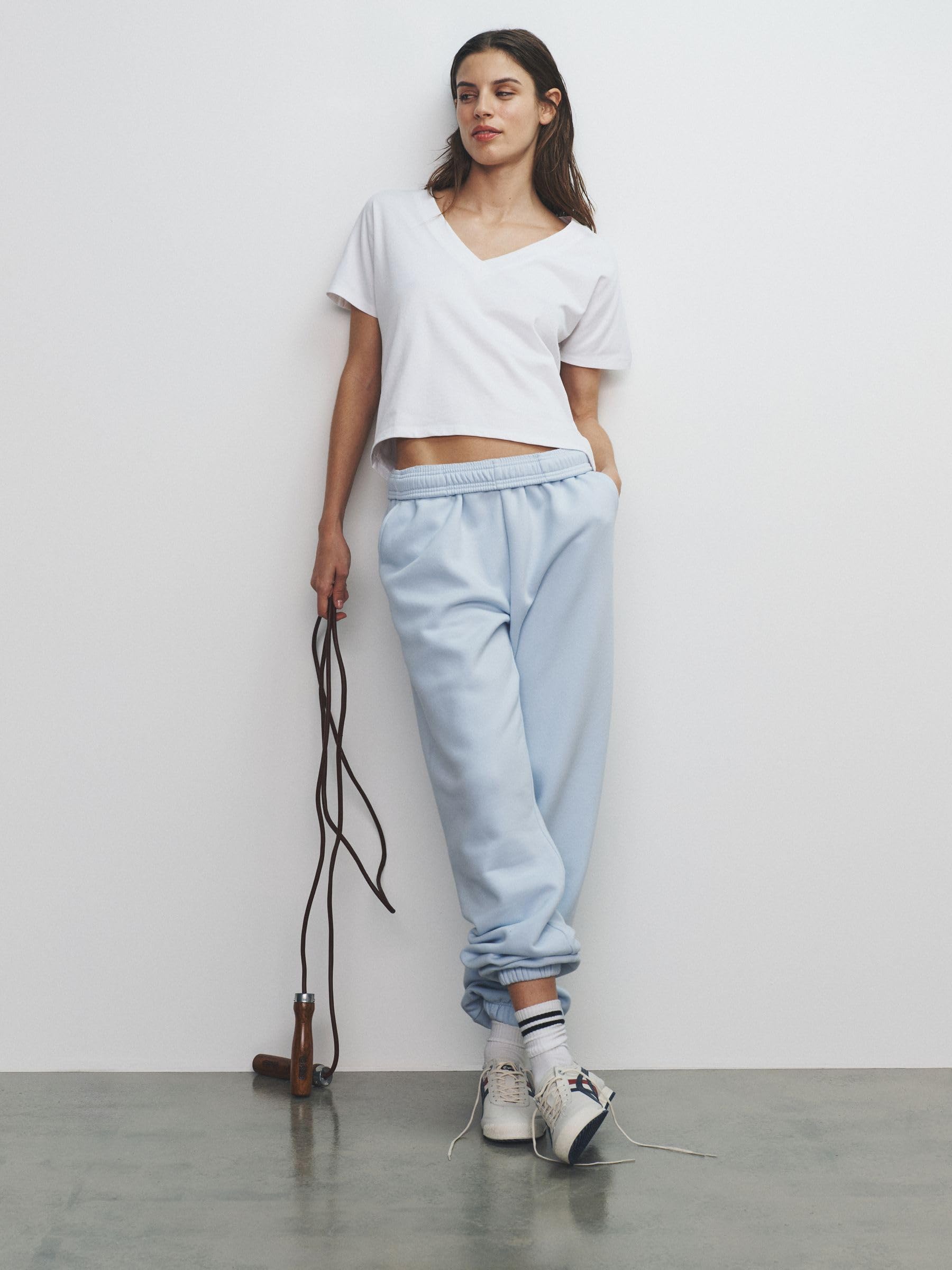 THE SET Femme T-Shirt épais à col V et Manches Courtes, Lot de 4 | Coupe standard, 100 % coton