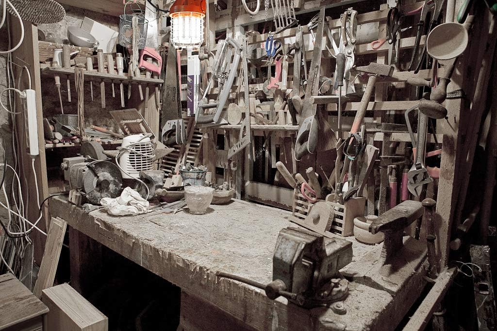 Prоduсt Dеаl LEONLITE Linkable LED Temporary Work Light, 60W(300W Eqv.) Ultra Bright, UL Listed Construction Lights High Bay Fixture with Outlet & Hook, Hanging for Indoor/Outdoor Job Site & Workshop