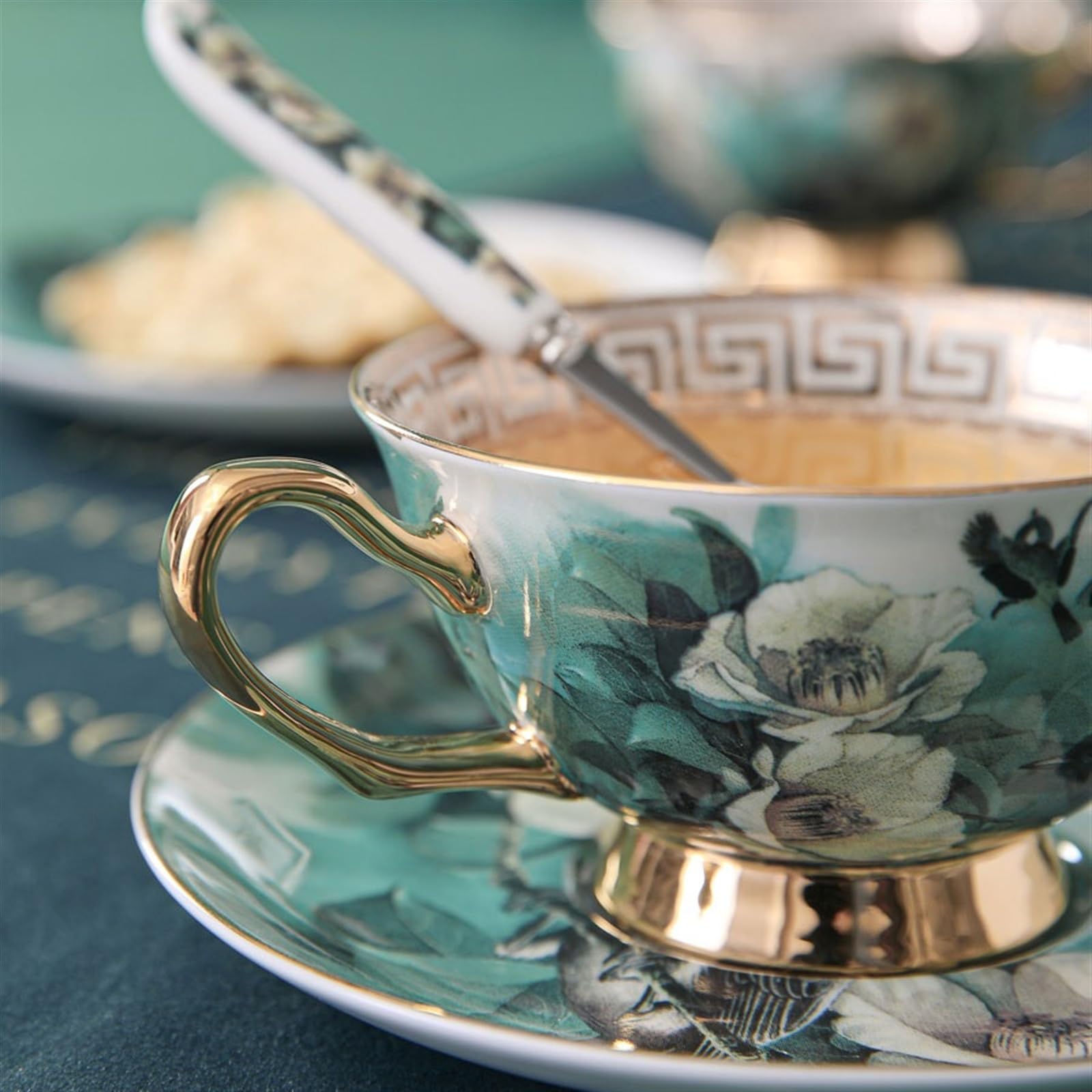 kubki do kawy wykwintne europejskie luksusowe popołudniowa herbata zestaw ceramiczne filiżanki do kawy wysokiej jakości kubki i spodki z porcelany kostnej świąteczne prezenty