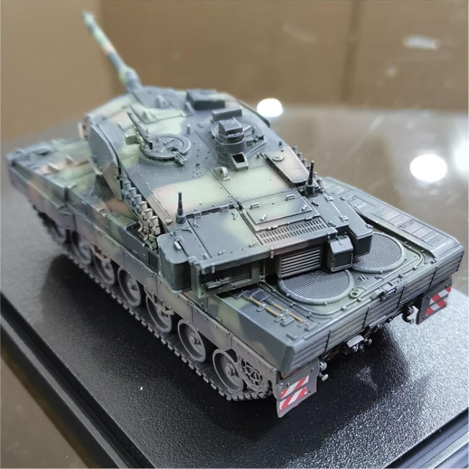 Realistic Tank 1/72 Scale German Leopard 2A7 Main Battle Tank Plastic Model NATO Tri-Color Camouflage Static Tank Model