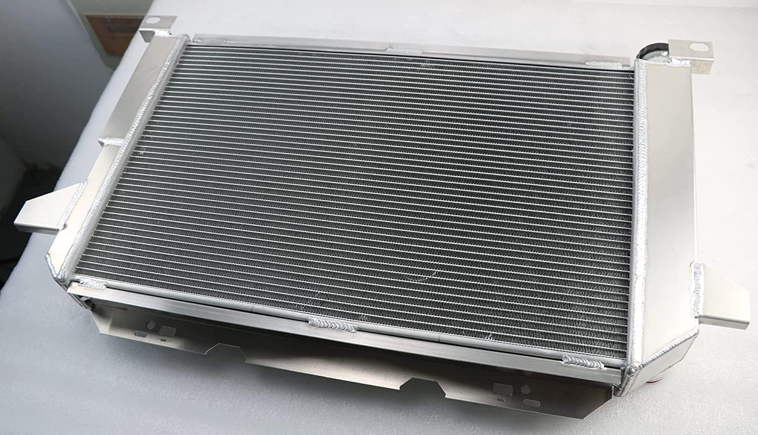 3 Row Core Raiator For 1985-1997 1995 1996 Ford F150 F250 F350 Bronco F Super Duty F53 5.0L 5.7L V8 85 86 87 88 89 90 91 92 93 94 95 96 97 PICKUP Truck Full Aluminum Radiador AT/MT