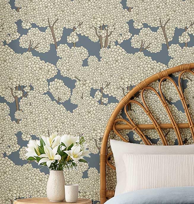 Rénovation murale sans colle avec ce revêtement autocollant floral S4Sassy