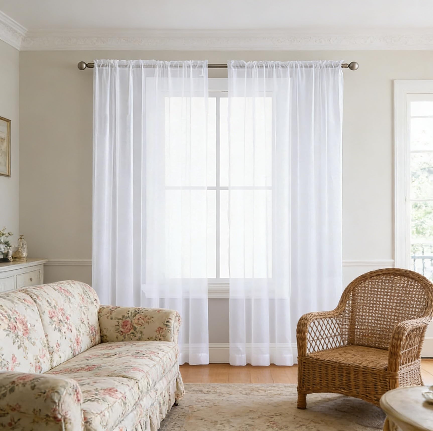 Rideau voilage translucide pour sublimer l'ambiance lumineuse du salon et de la chambre
