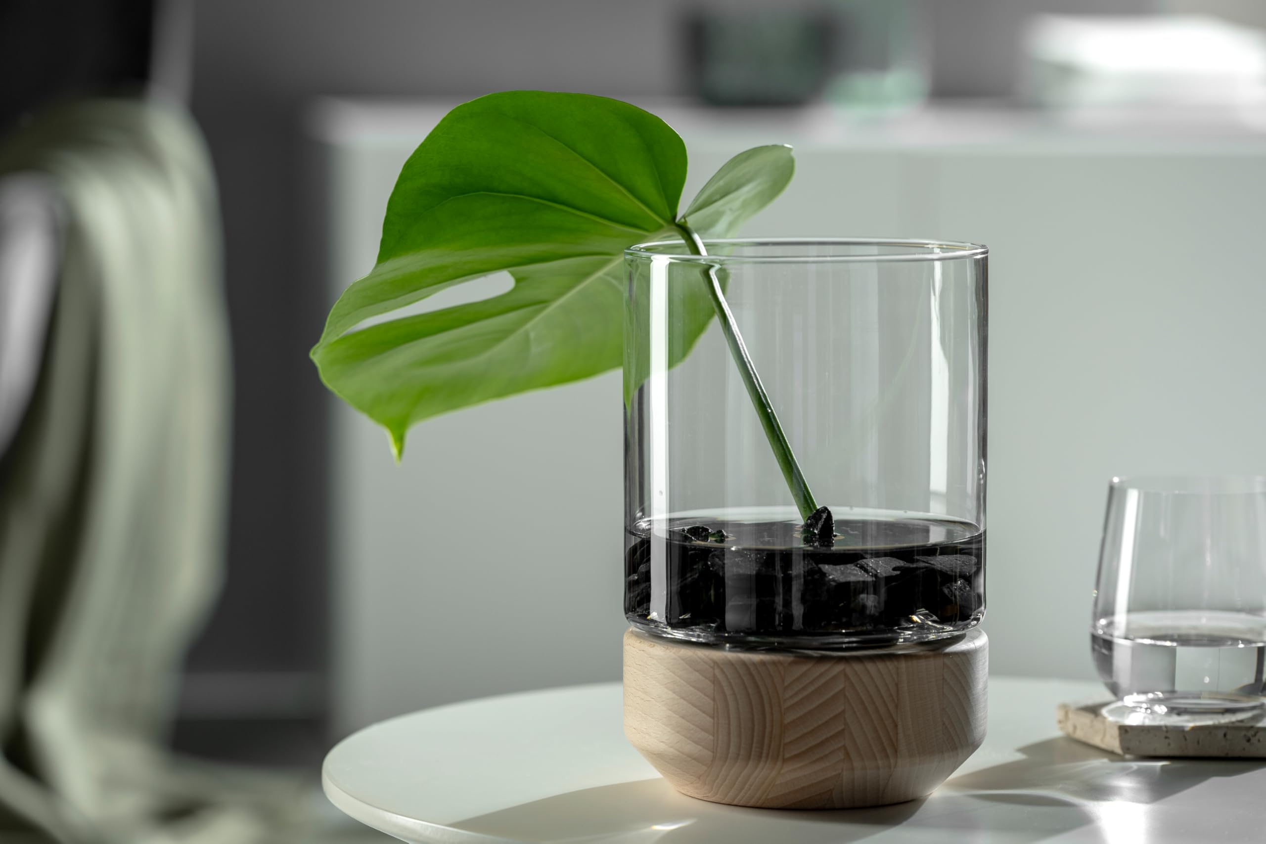 LEONARDO HOME Legno Windlicht, 1 Stück, Moderne Vase aus Glas und Holz, handgemacht, Zeitloses Windlicht, einzigartiges Kunstwerk, Elegantes Design mit langlebiger Freude,Höhe 30 cm, beige, 084751