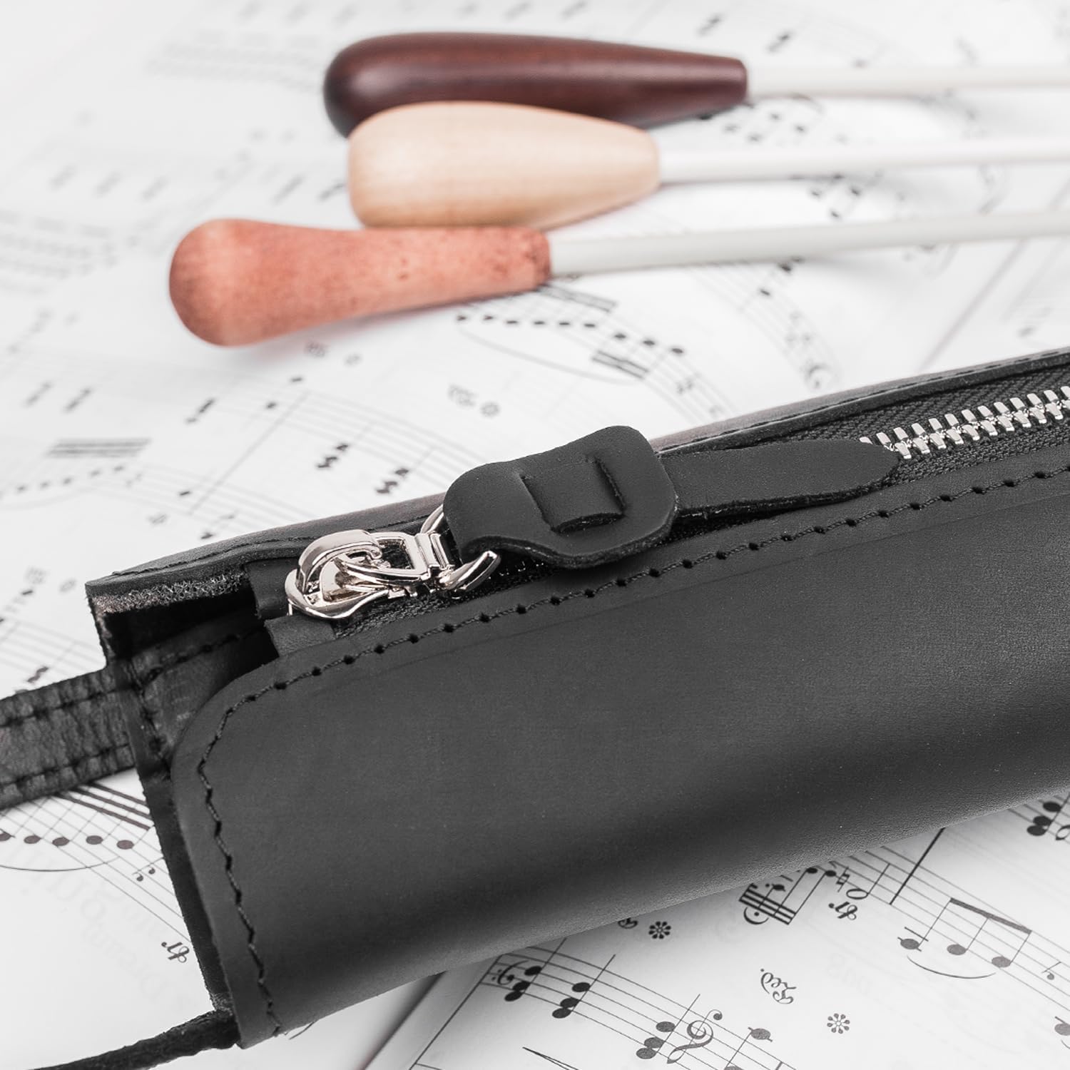 Premium Crazy Horse Leather Conductor's Baton Case – Durable & Stylish. Condusctor's baton holder. Baton protection. Accessories for conductors. Baton pouch with handle (Black)