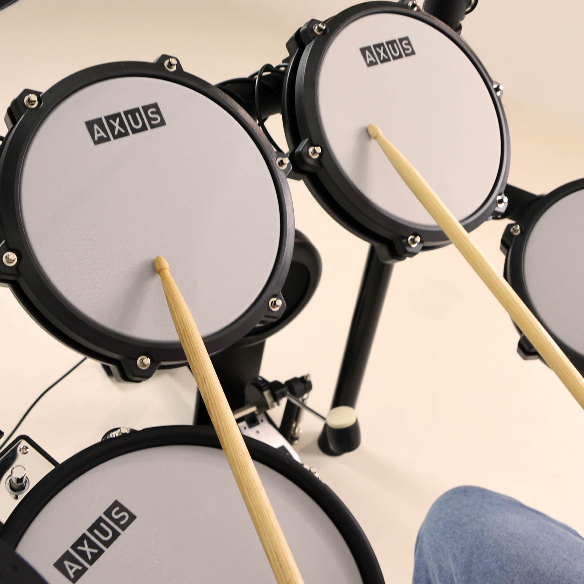 Axus AXK5 Batería Electrónica - Set Completo con Parches Mesh, 25 Sonidos, USB MIDI, Auriculares, Taburete y Baquetas Incluidos - Perfecta para Principiantes Adultos Niños Práctica Casa