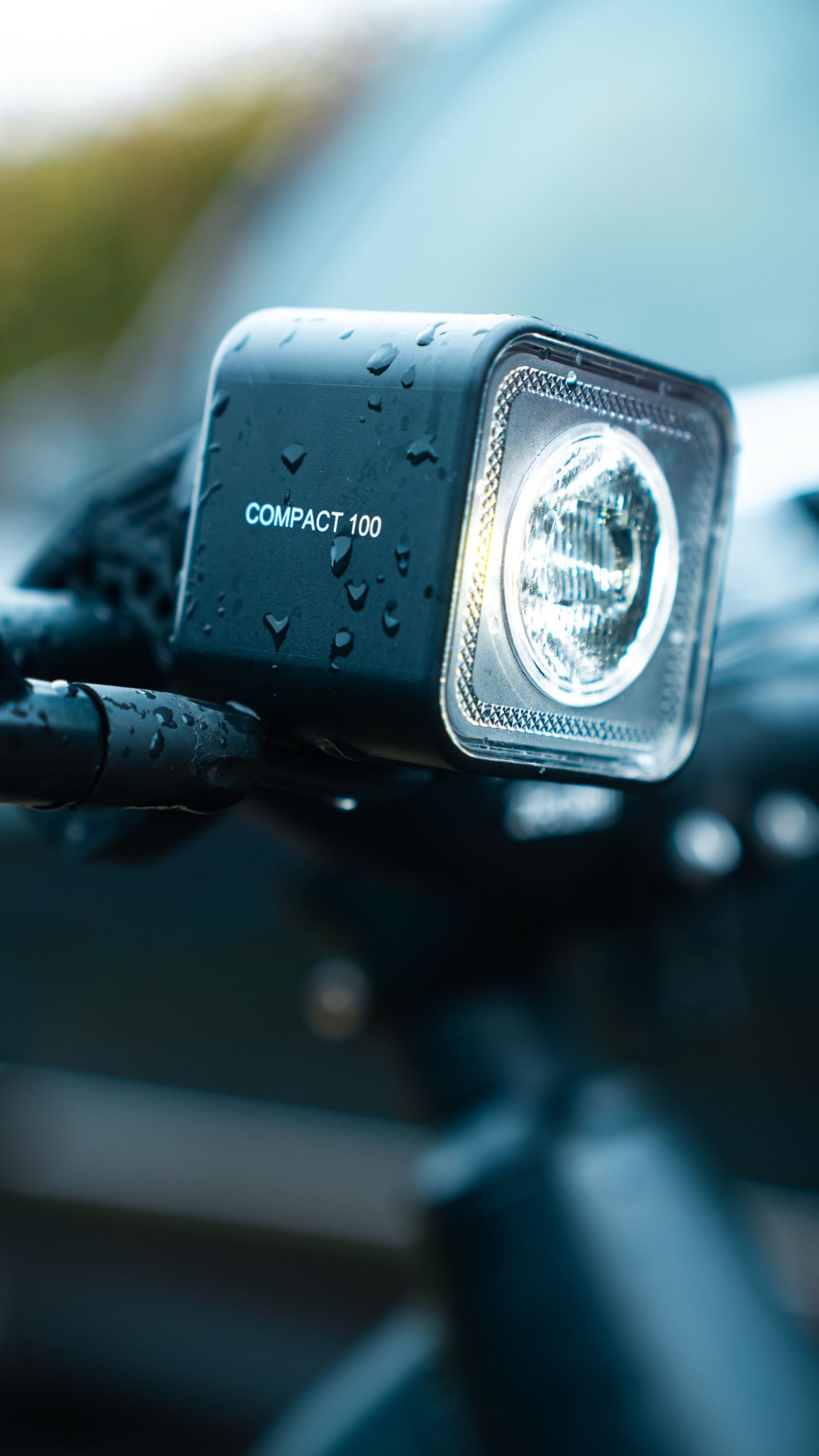 OSRAM LEDsBIKE COMPACT 100 SET, set di luci per bicicletta ricaricabili - anteriore e posteriore, con luce di stop, omologato StVZO, compatibile con supporto Garmin, tre livelli di luminosità, 100 lux