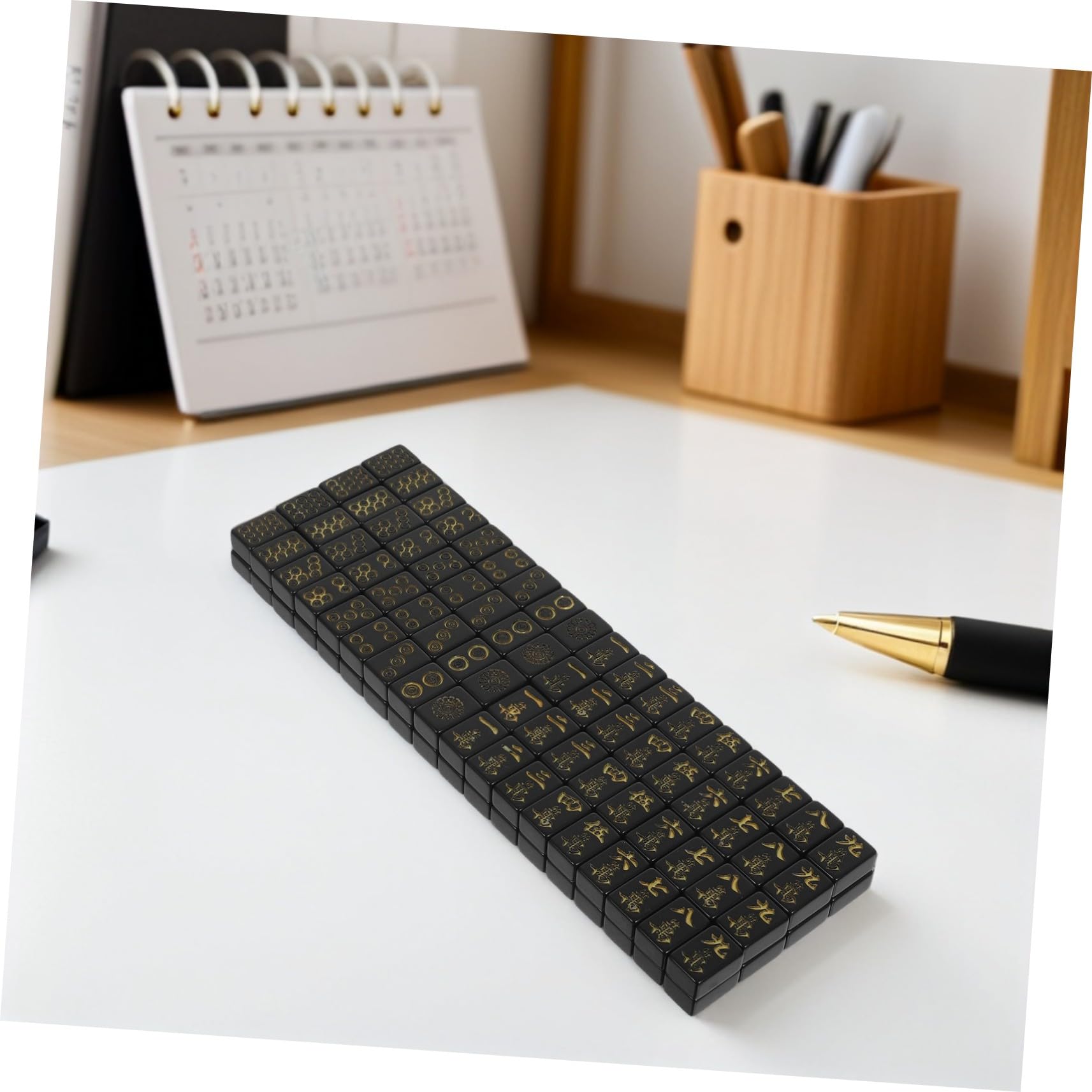 TOYANDONA Tragbares Mini Mahjong Set Luxus Schwarz Gold Mahjong Spielsteine mit Würfeln Kompaktes Chinesisches Reisespiel für Outdoor Familie und Wohnheim Platzsparendes Unterhaltungsspiel