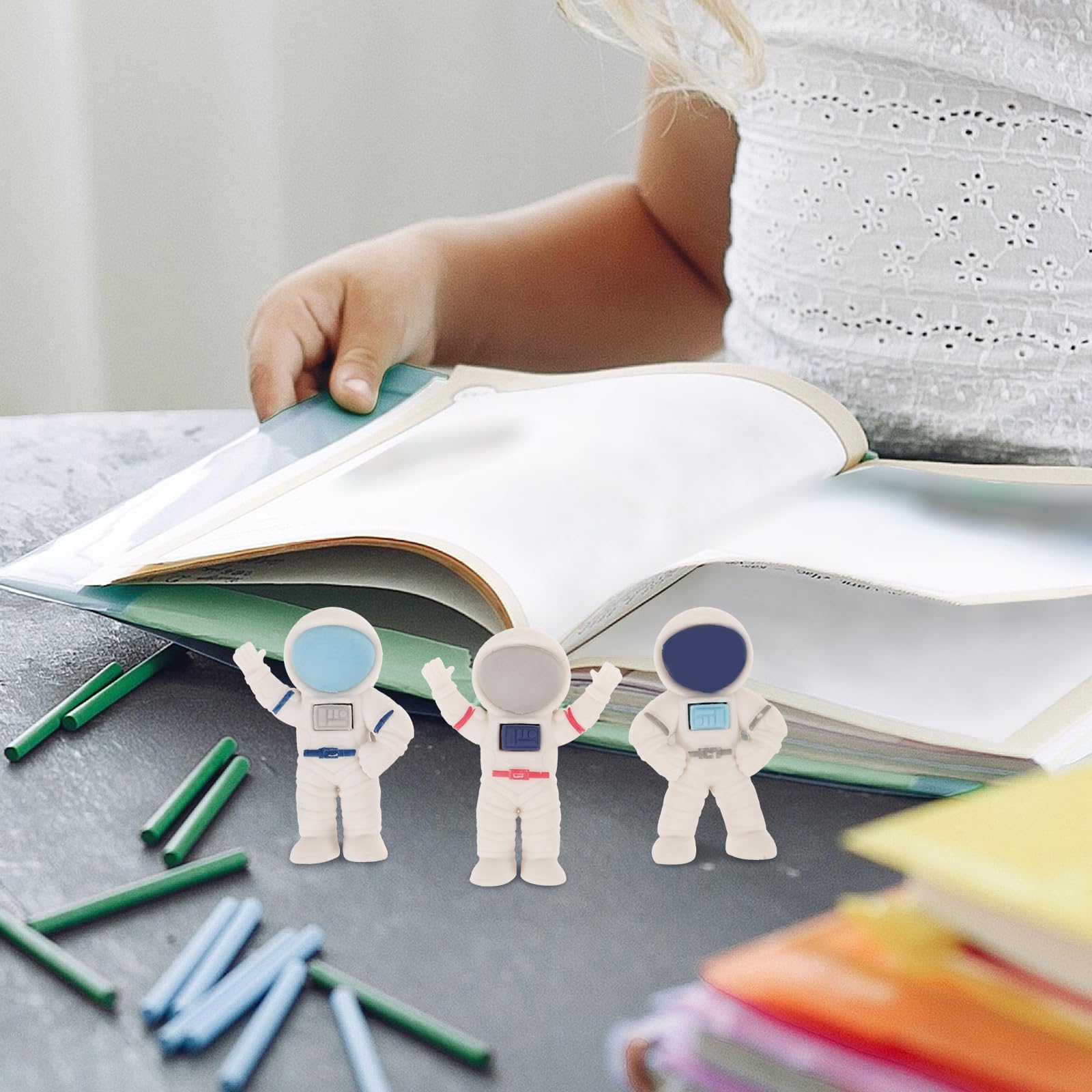 Operitacx 24 Stück Mini Astronauten Radiergummis Set 1.77X1.18X0.79 Zoll Lustige Lern-Radiergummis Für Kinder Schulbedarf Mitgebsel Geschenk Für Kleine Entdecker
