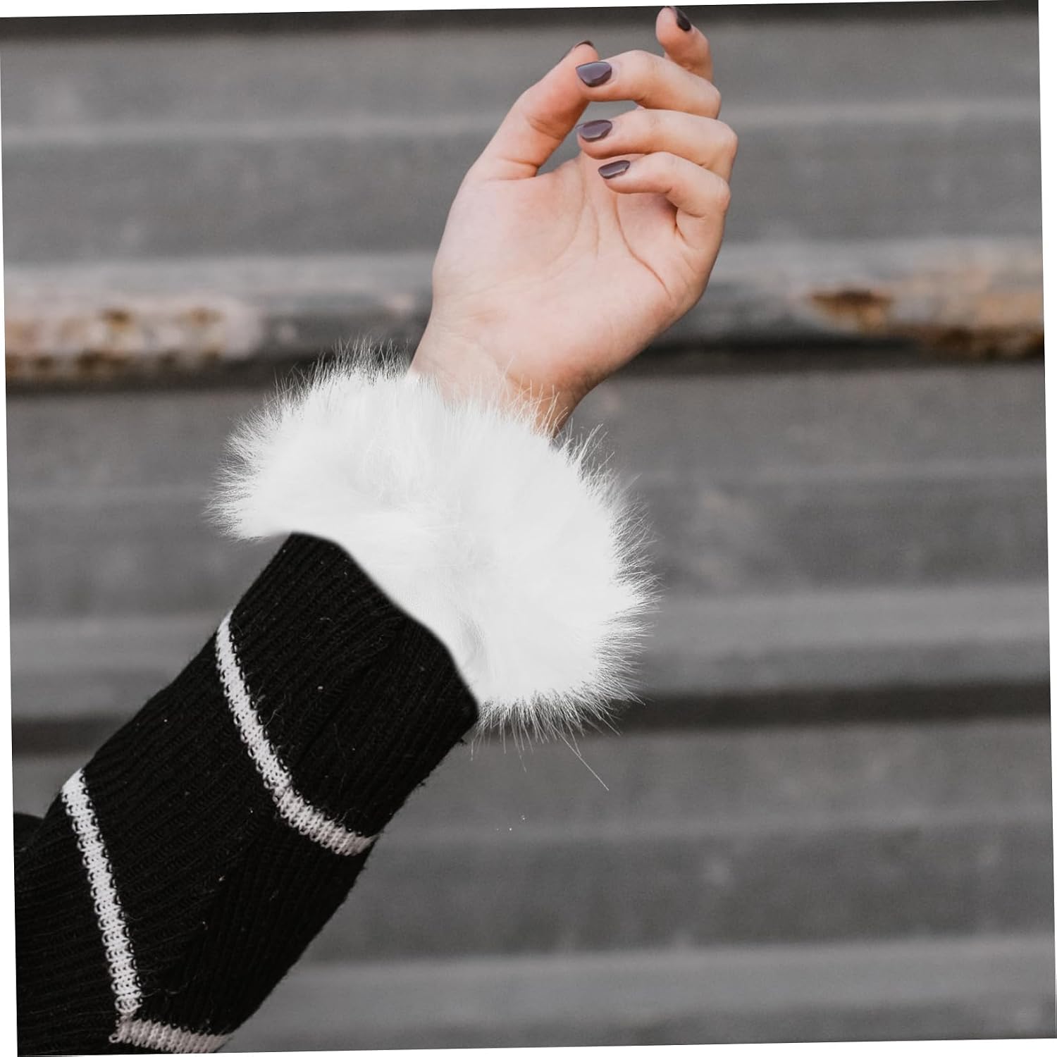 BESTYASH Women Winter Faux Fur Arm Covers Plush Cuffs Fuzzy Wrist Bands Soft Furry Arm Warmers Short Gloves for Boys and Girls