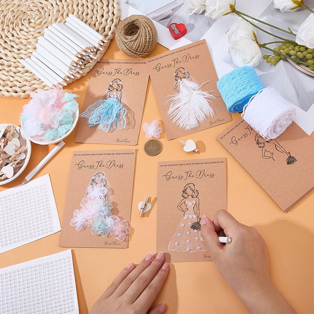 OLYCRAFT 30 set Guess the Dress Bridal Shower Games Fun Wedding Party Supplies Giochi Idee includono Wedding Shower Game Card Matita Pearl Sticker Clip Pizzo Trim Piuma Ornamento per Wedding Planners