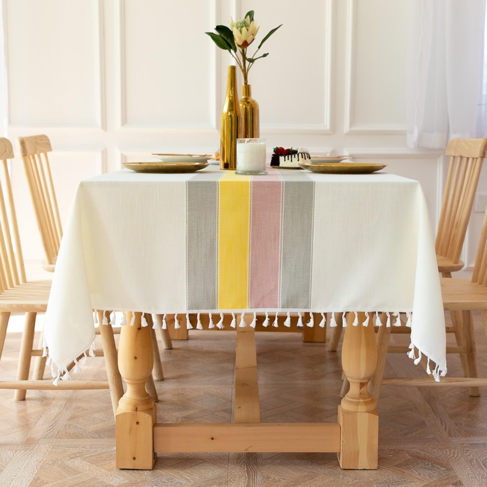 Beydodo Nappe Rectangle Blanche 110x170cm, Nappe Anti Tache Polyester Rayures Multicolores avec Pompons Nappe Table Picnic